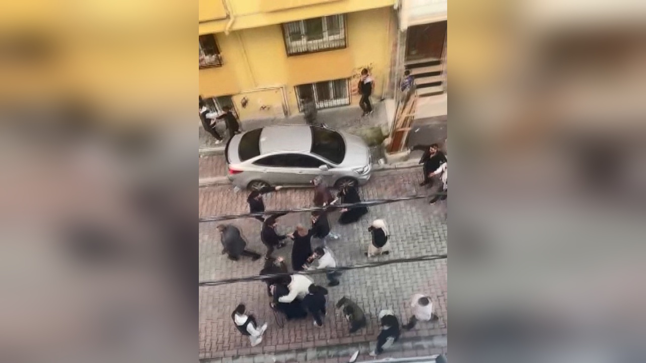 Esenyurt'ta Düğün Takı Töreninde Kavga Anları Kameralara Yansıdı