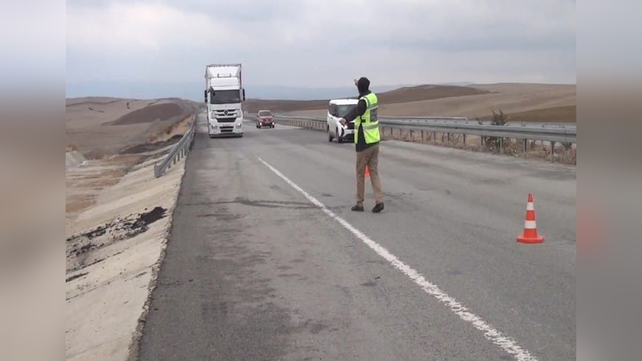 Kırşehir'de Kaçak Göçmen Operasyonu: 11 Göçmen ve 1 Organizator Ele Geçirildi