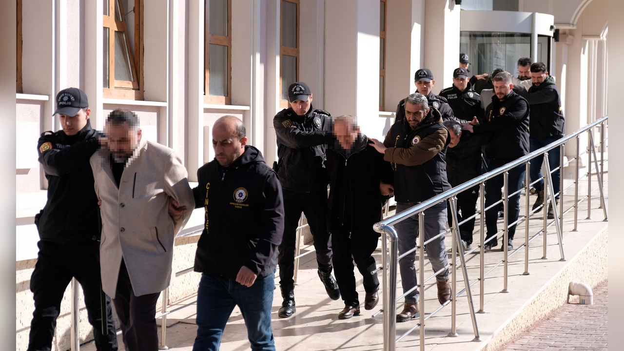 Çöken Binada Zil Çalışmadı, 5 Kişi Enkaz Altında Kaldı
