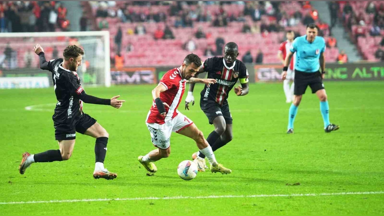 Samsunspor'un Yıldızı Emre Kılınç Ameliyat Geçirdi