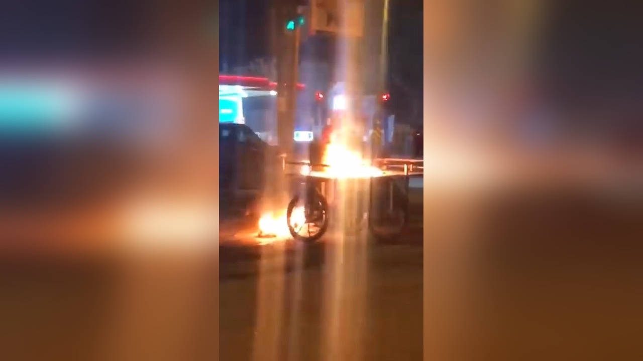 Seyyar Meyve Tezgahı Alev Alev Yandı