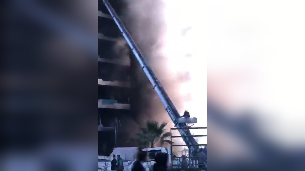 Antalya'daki Otel İnşaatında Yangın: Mahsur Kalan İşçiler Kurtarıldı