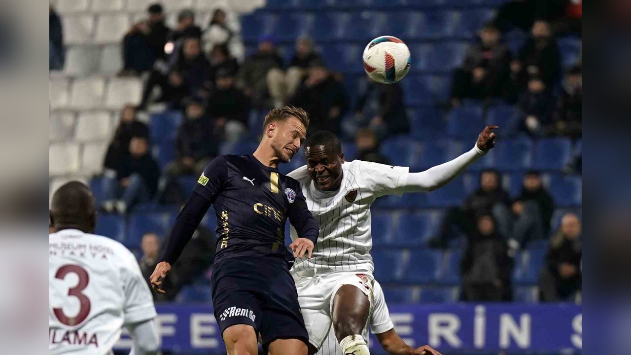 Atakaş Hatayspor, Kasımpaşa'yı İlk Yarıda Geçti