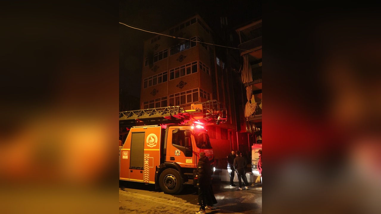 Yangın Faciasında Anne Bebeğini Kurtardı, Kendisi Hayatını Kaybetti