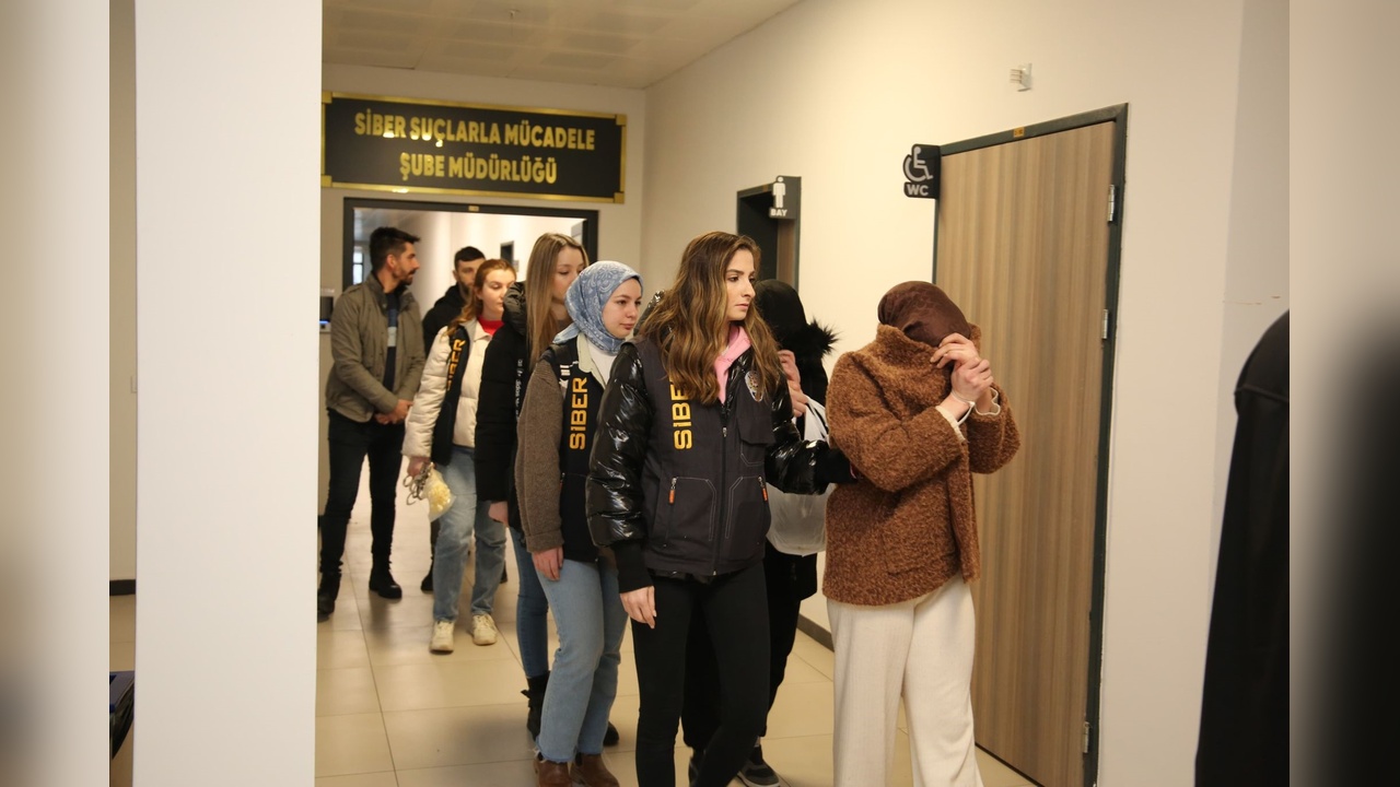 Dolandırıcılık Şebekesine Büyük Darbe: 33 Kişi Tutuklandı