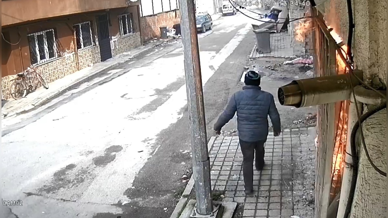 Şüpheli Evde Kendini Kilitledi, Jandarma İkna Çalışmalarını Sürdürüyor