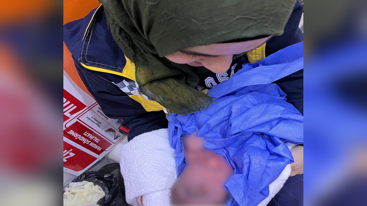 Ambulans İçinde Beklenmedik Doğum Olayı