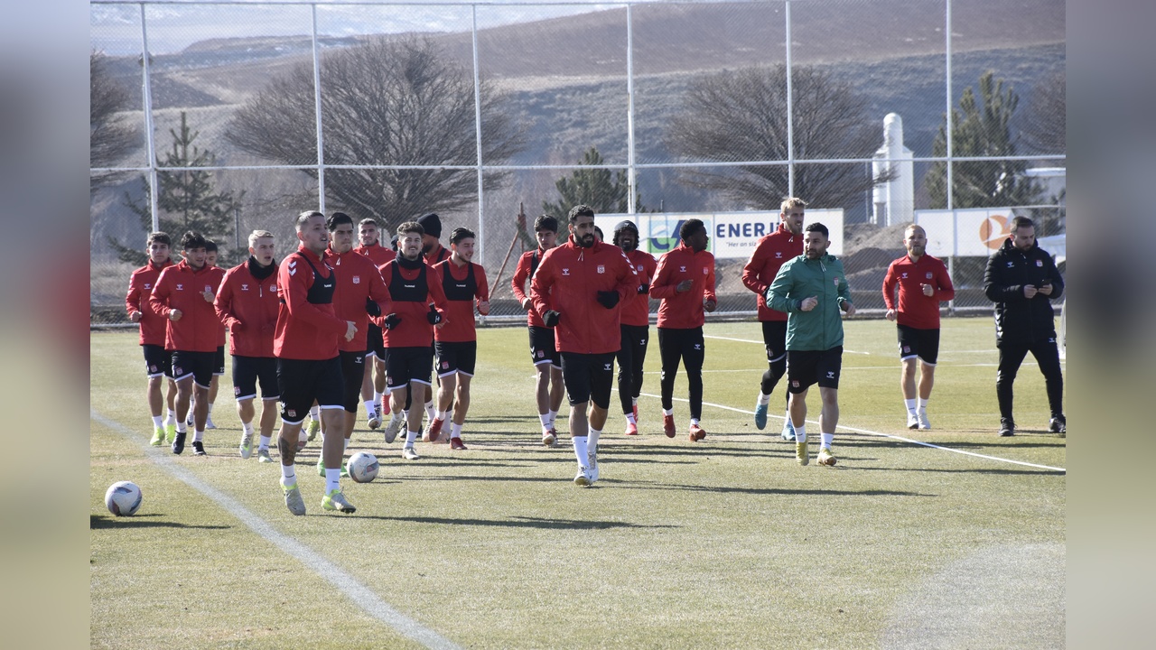 Ömer Erdoğan, Takımın Kalitesini Artırmak İçin Acil Transfer Gereksinimini Vurguladı