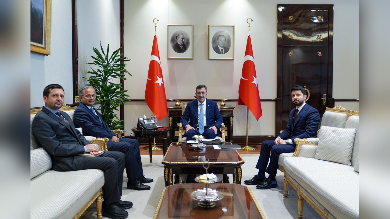 Cevdet Yılmaz ve EİT Genel Sekreteri Khan Arasında Önemli Görüşme