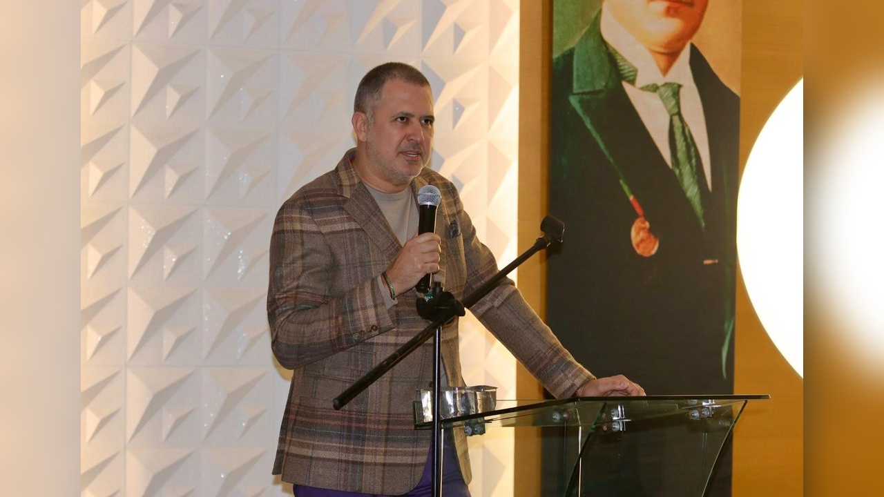 Karşıyaka Belediye Başkanı İlker Ergüllü Görevinden Ayrıldı