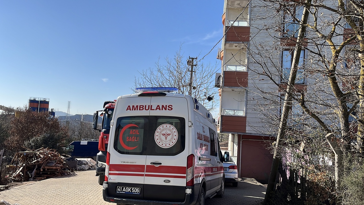 İtfaiye, Yangında Mahsur Kalan Üç Çocuğu Kurtardı