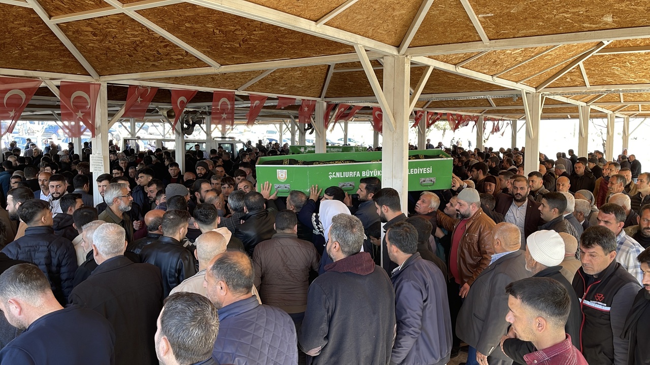 Baba Kızlarını Hedef Aldı: Birine İlaç Enjeksiyonu, Diğerine Kurşun