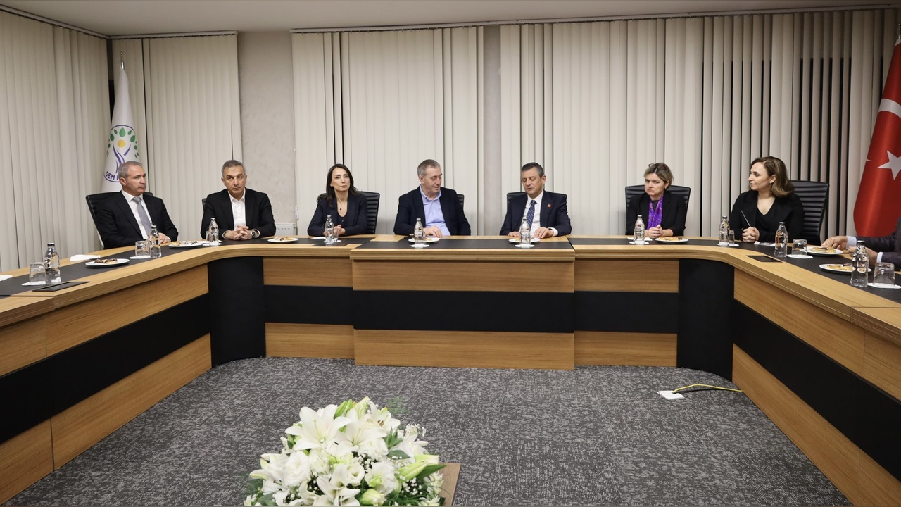 Özgür Özel, DEM Parti'li Bakırhan'ı Ziyaret Etti