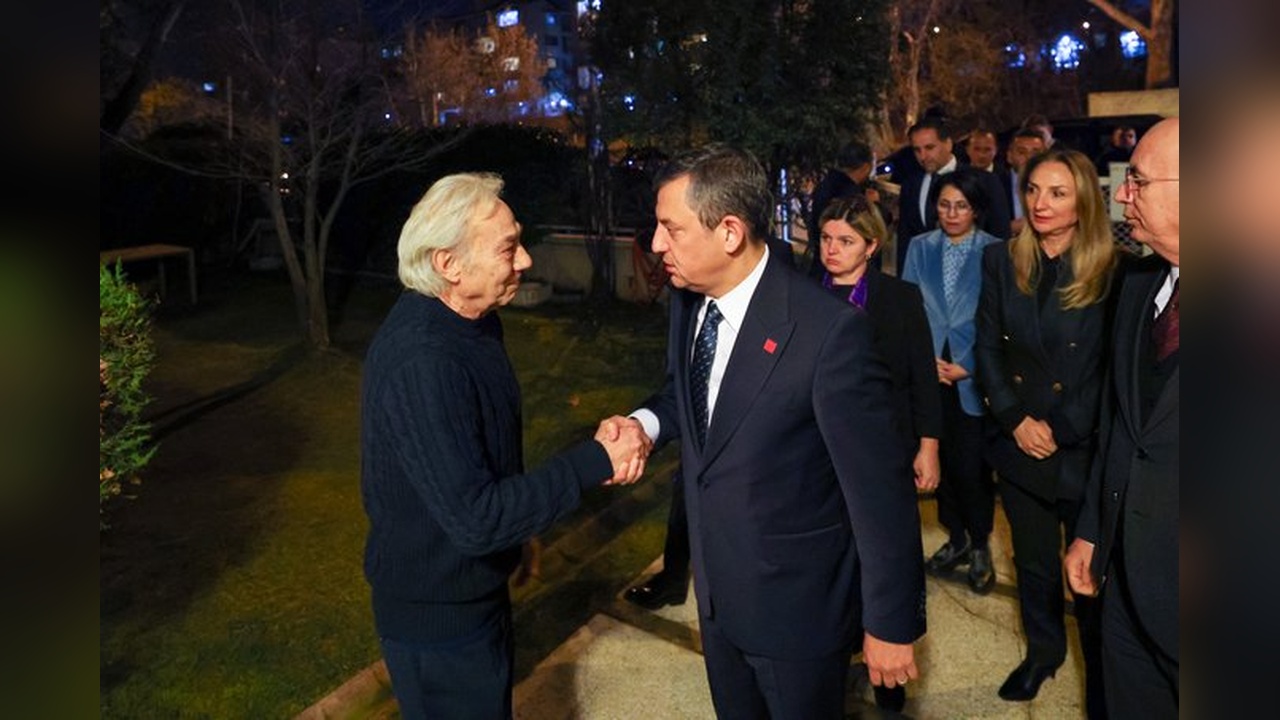 Özgür Özel, Yangında Hayatını Kaybeden Ailenin Yanındaydı