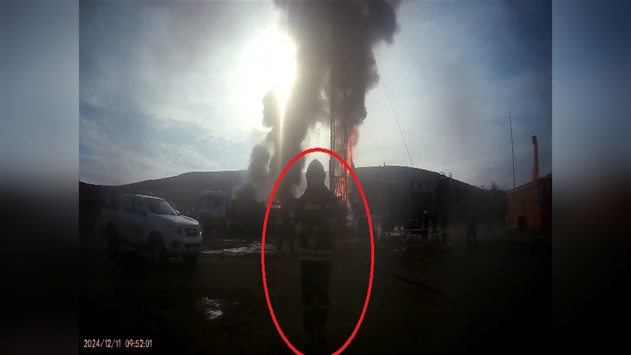 Yanan Petrol Kuyusunu Kapatıp 'Helallik' İsteyen İtfaiyecilere Başarı Belgesi