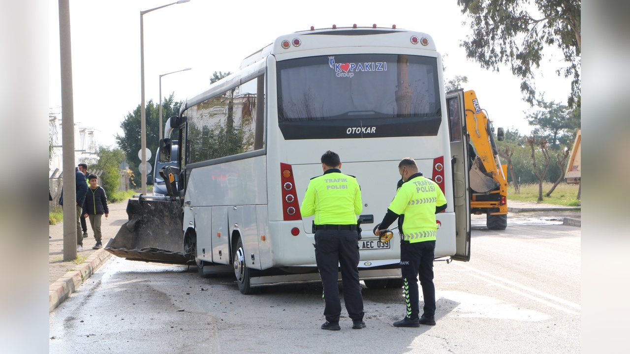 Midibüs Kazasında 23 Yaralı, Şoför Tutuklandı