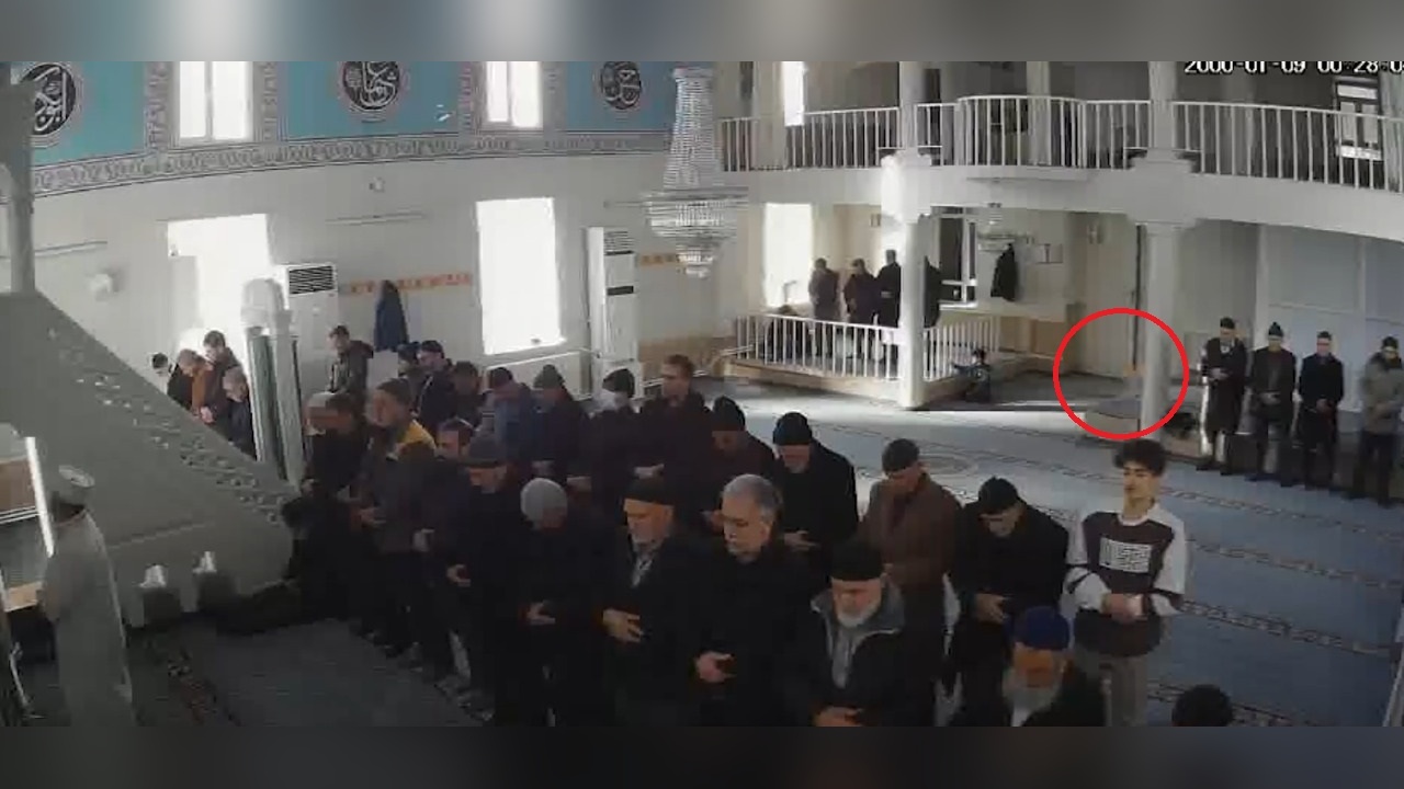 Camiye Torpil Atan Şahıs Namaz Sırasında Yakalandı