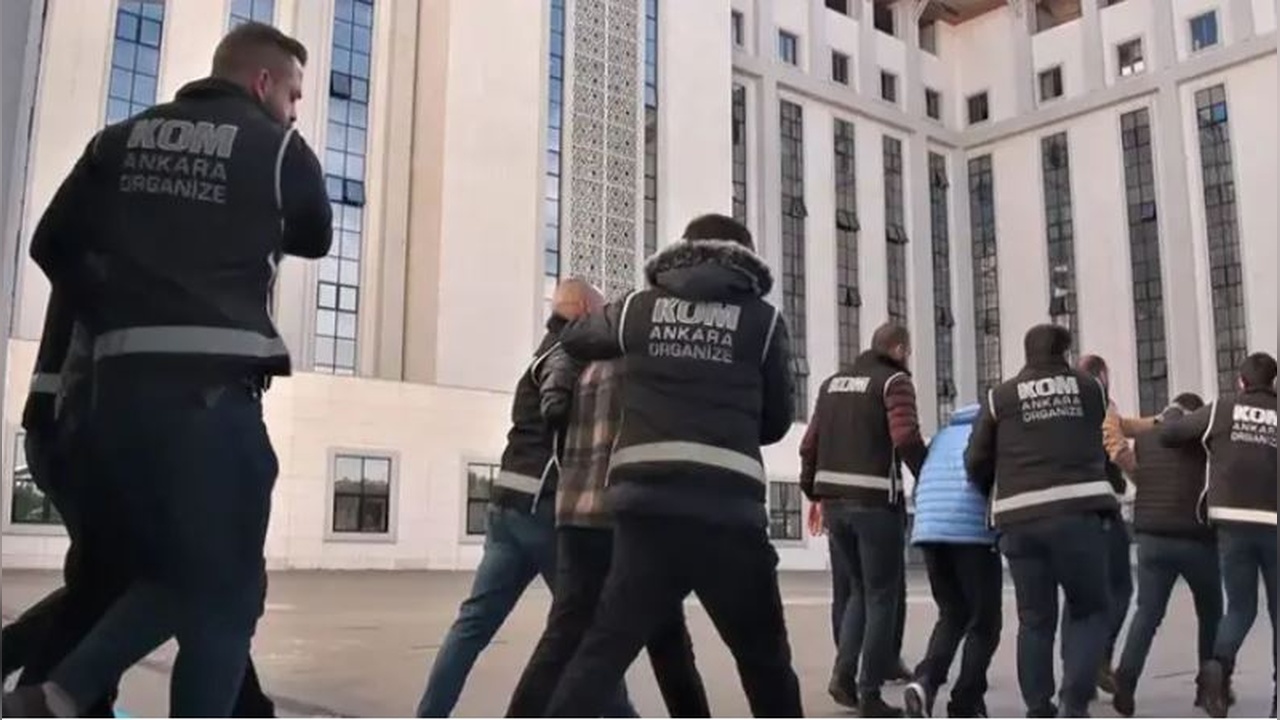 Polislerin Yurt Dışı Yasağı Kaldırıldı