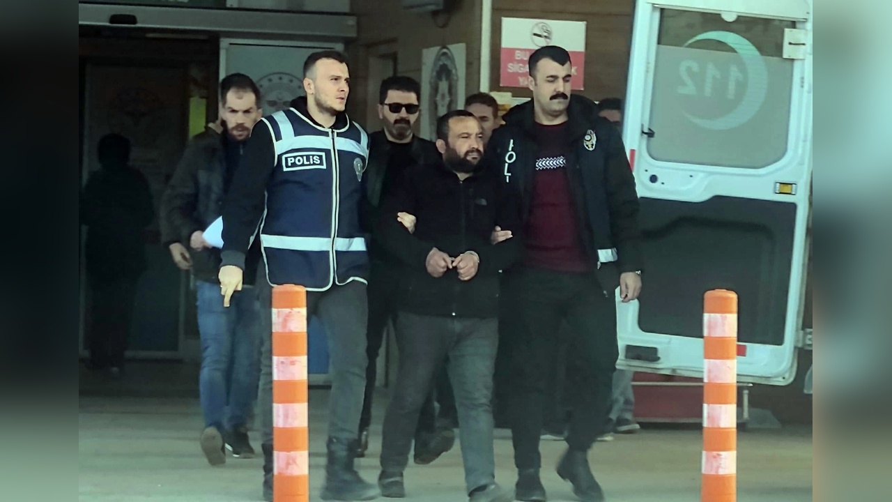 Eve Kilitlenen Şüpheli, 24 Saat Sonra Jandarmaya Teslim Oldu