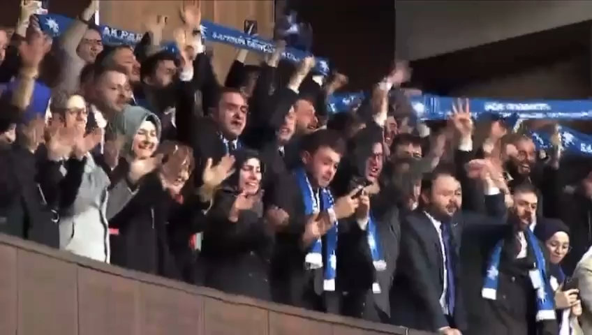 AKP'lilerin sloganına AKP'liler bile dayanamadı