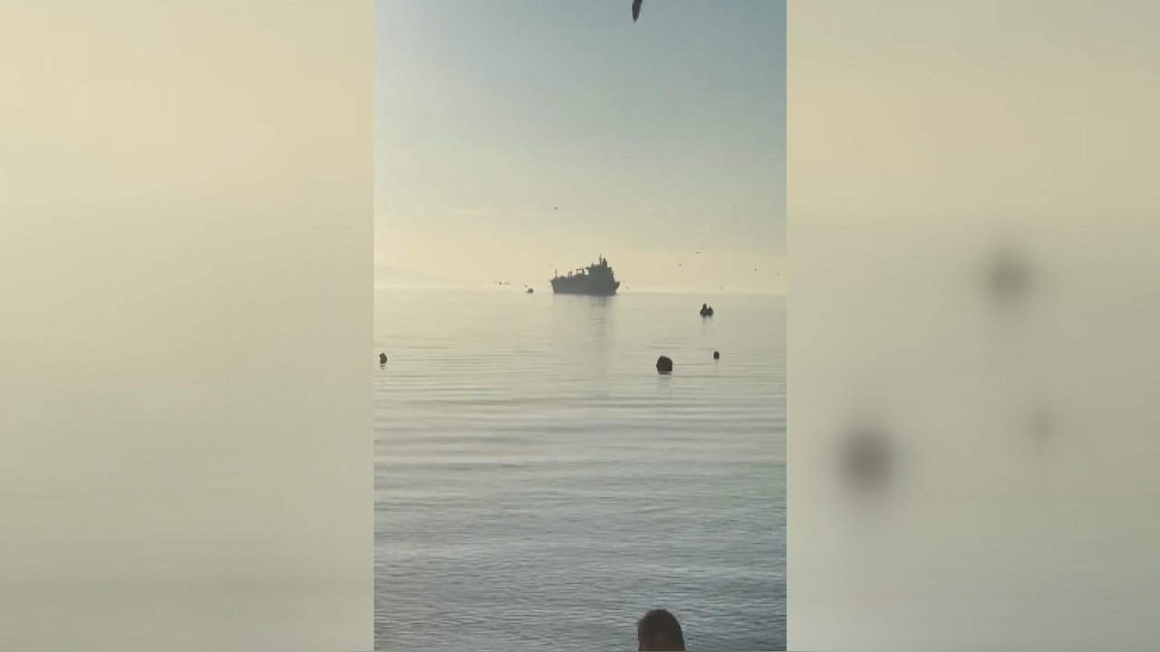 Gemlik'teki Kötü Koku Kaynağı Gemi Uzaklaştırıldı
