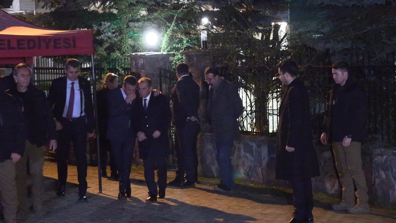 Özel, Bakan Ersoy'a Otel Yangını Nedeniyle Tepki Gösterdi
