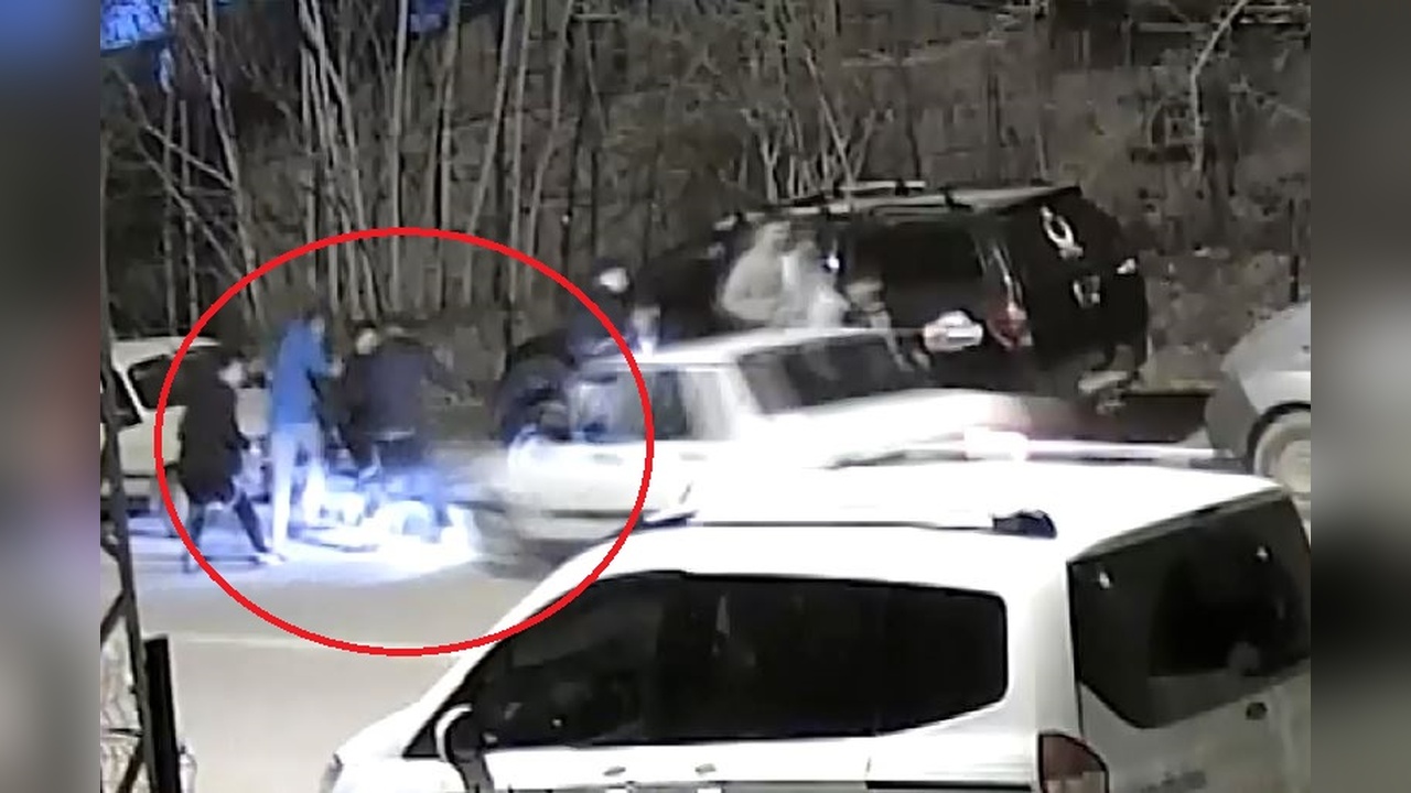 Ankara'da Öğrencilerin Arasına Dalan Otomobil Kazası Kameralara Yansıdı