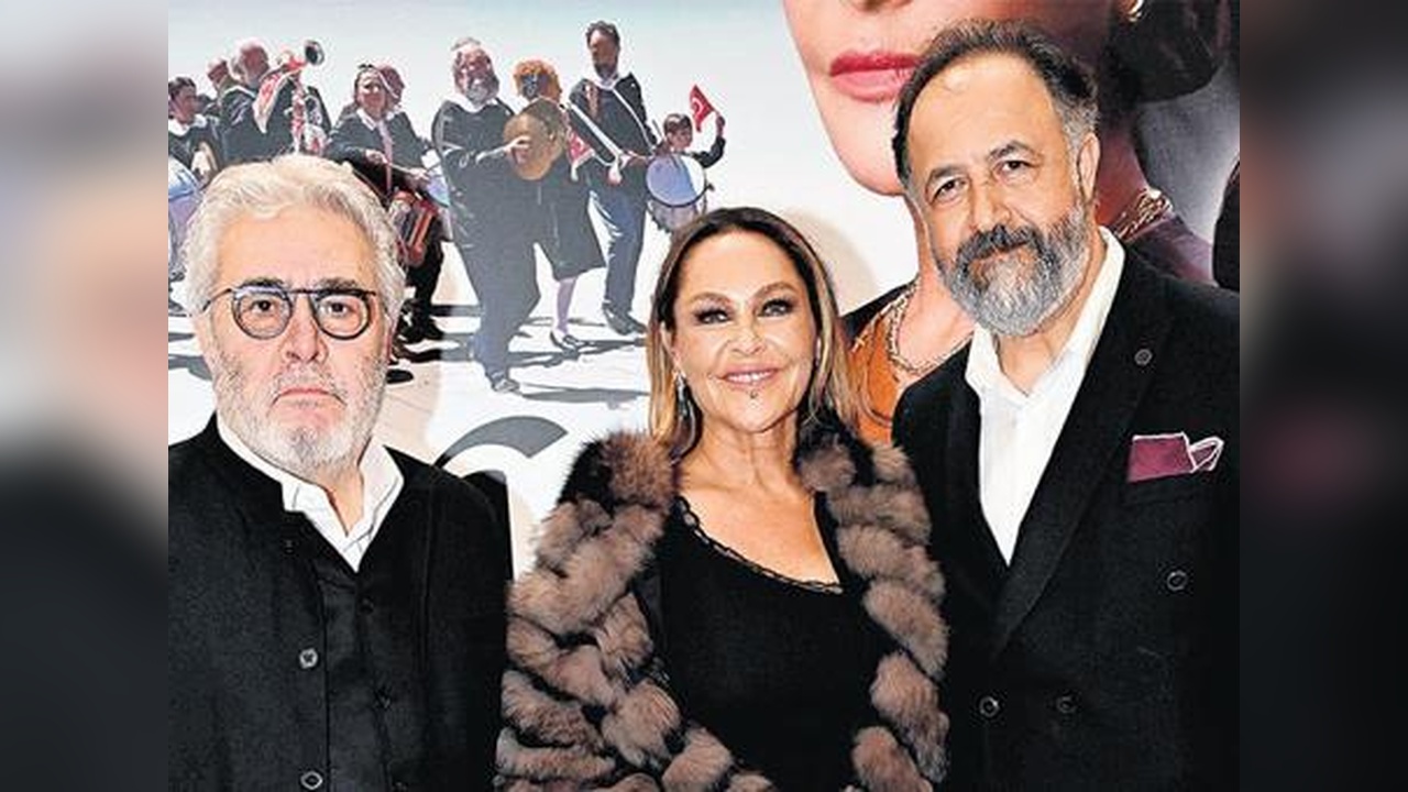 Hülya, Monica'nın Yerine Geldi