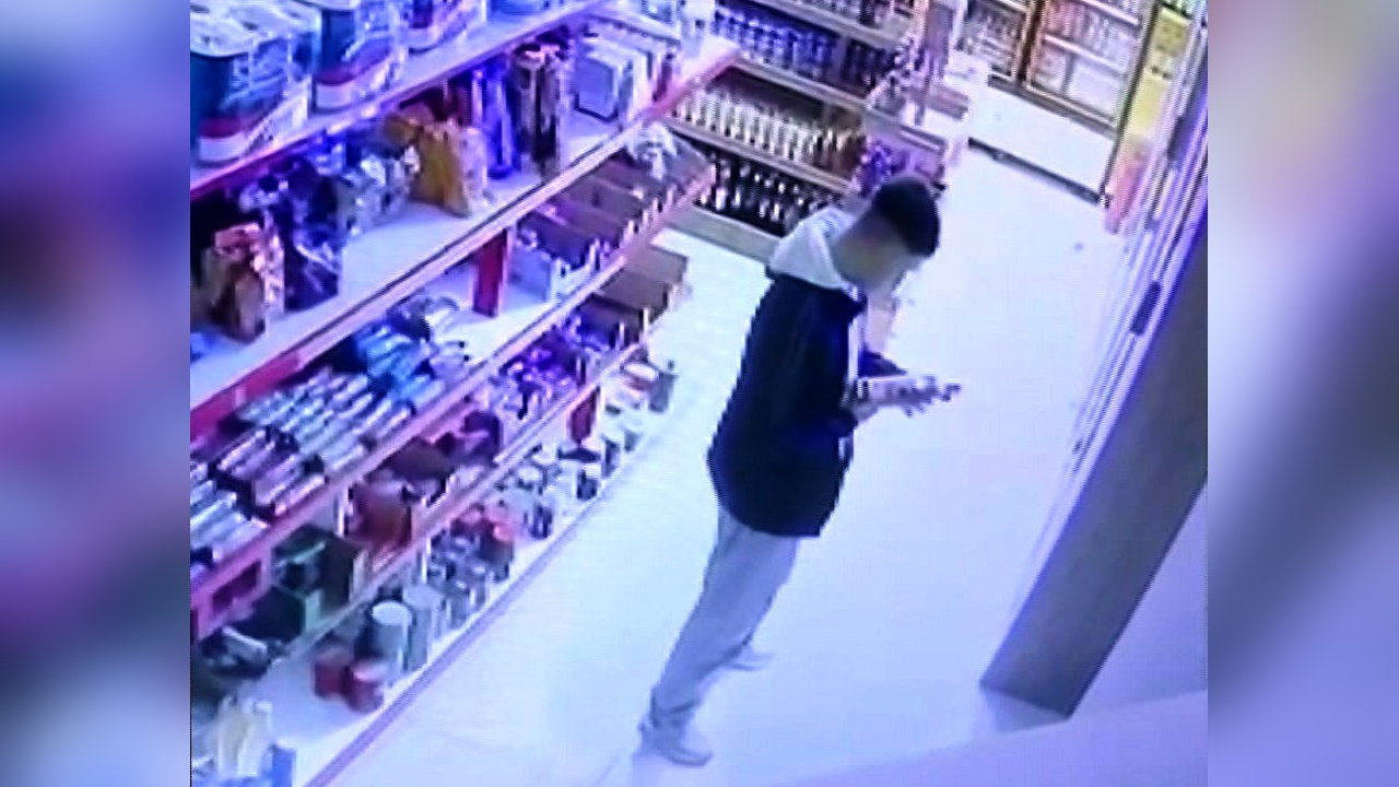 Market Hırsızlığı Güvenlik Kamerasında Yakalandı