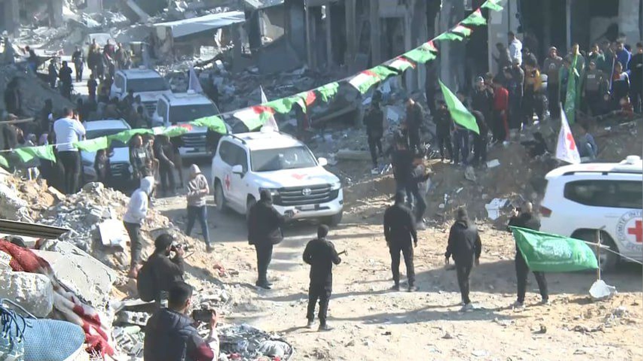 Hamas'tan Kızılhaç'a Teslimat: Üç İsrailli Esir Serbest Bırakıldı