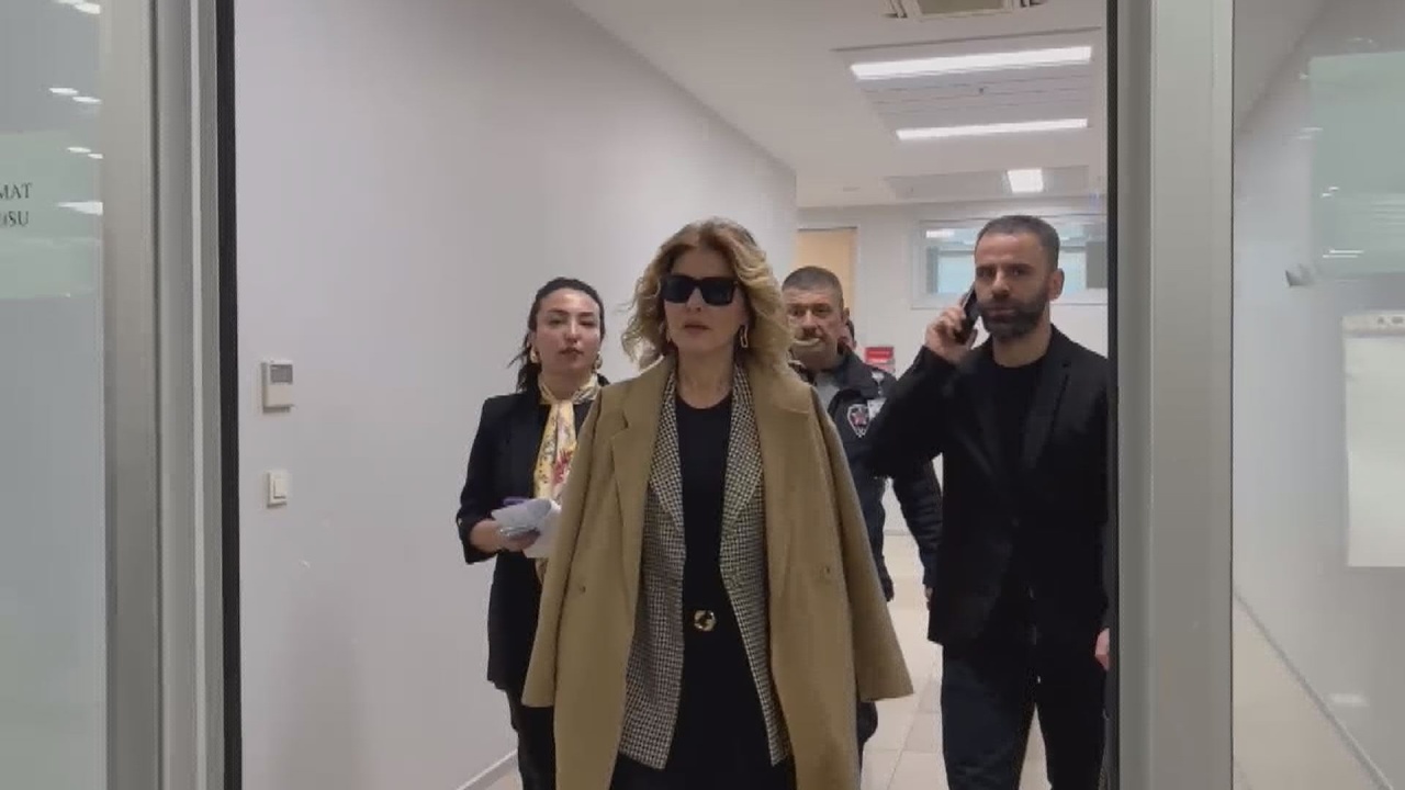 Gülben Ergen, Sıla Bebek Paylaşımı İçin Adliyeye Geldi