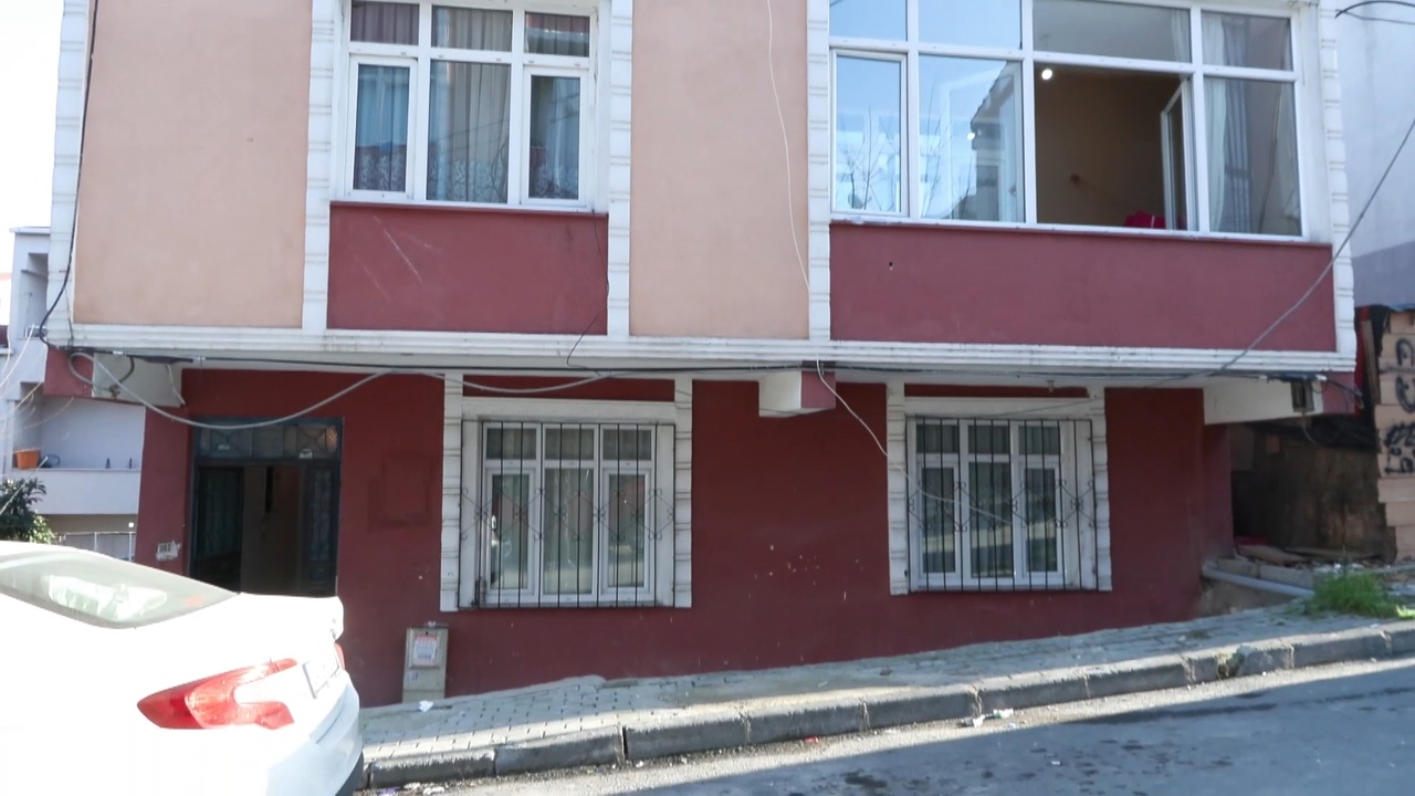 Avcılar'da Eşine Bıçakla Saldıran Kişi Gözaltına Alındı