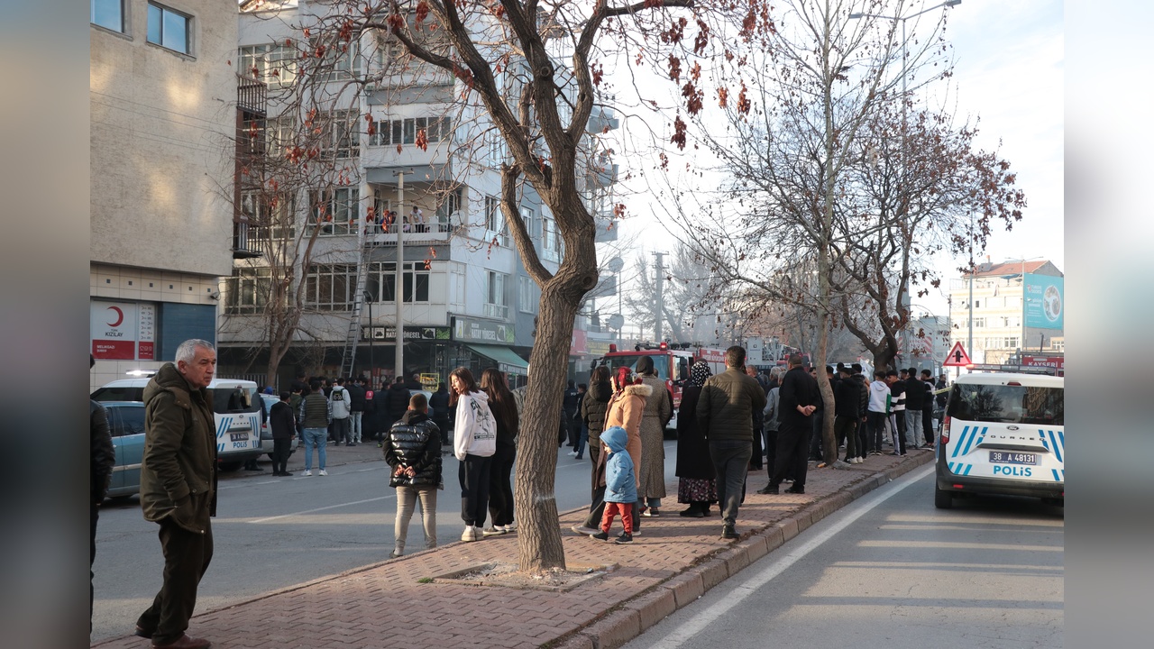 Kayseri'de Yangın Paniği: 11 Kişi Dumandan Etkilendi