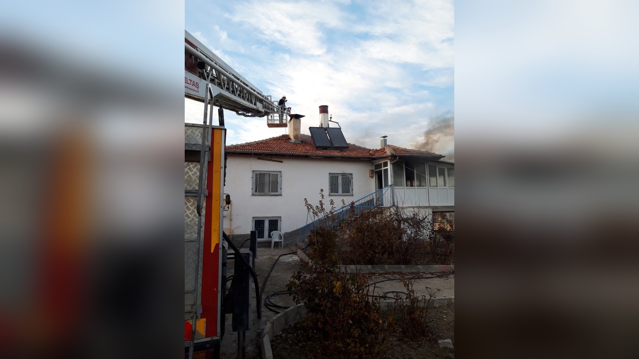 Neşet Ertaş'ın Kız Kardeşi Yangınla Sınandı