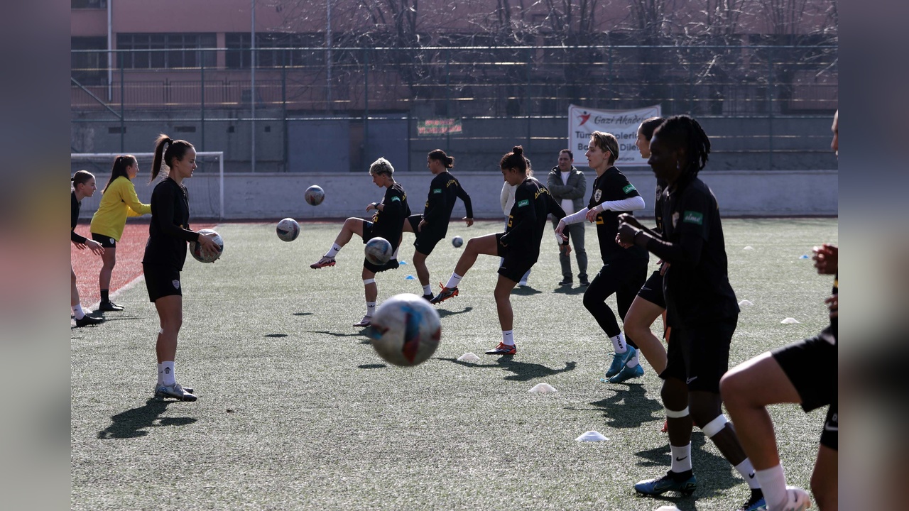 Gaziantep Kadın Futbol Takımı, Beşiktaş ile Karşılaşmaya Hazır