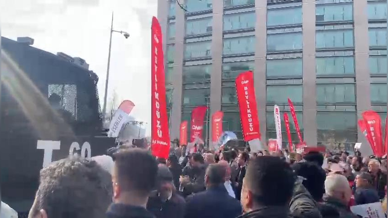 İstanbul Adalet Sarayı Önünde Gergin Anlar Yaşandı