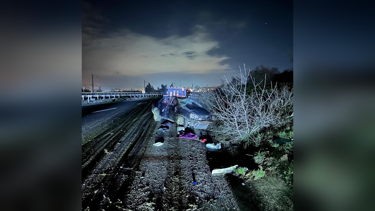 Bariyere Çarpan Araçta Genç Kız Hayatını Kaybetti, Ailesi Yaralandı