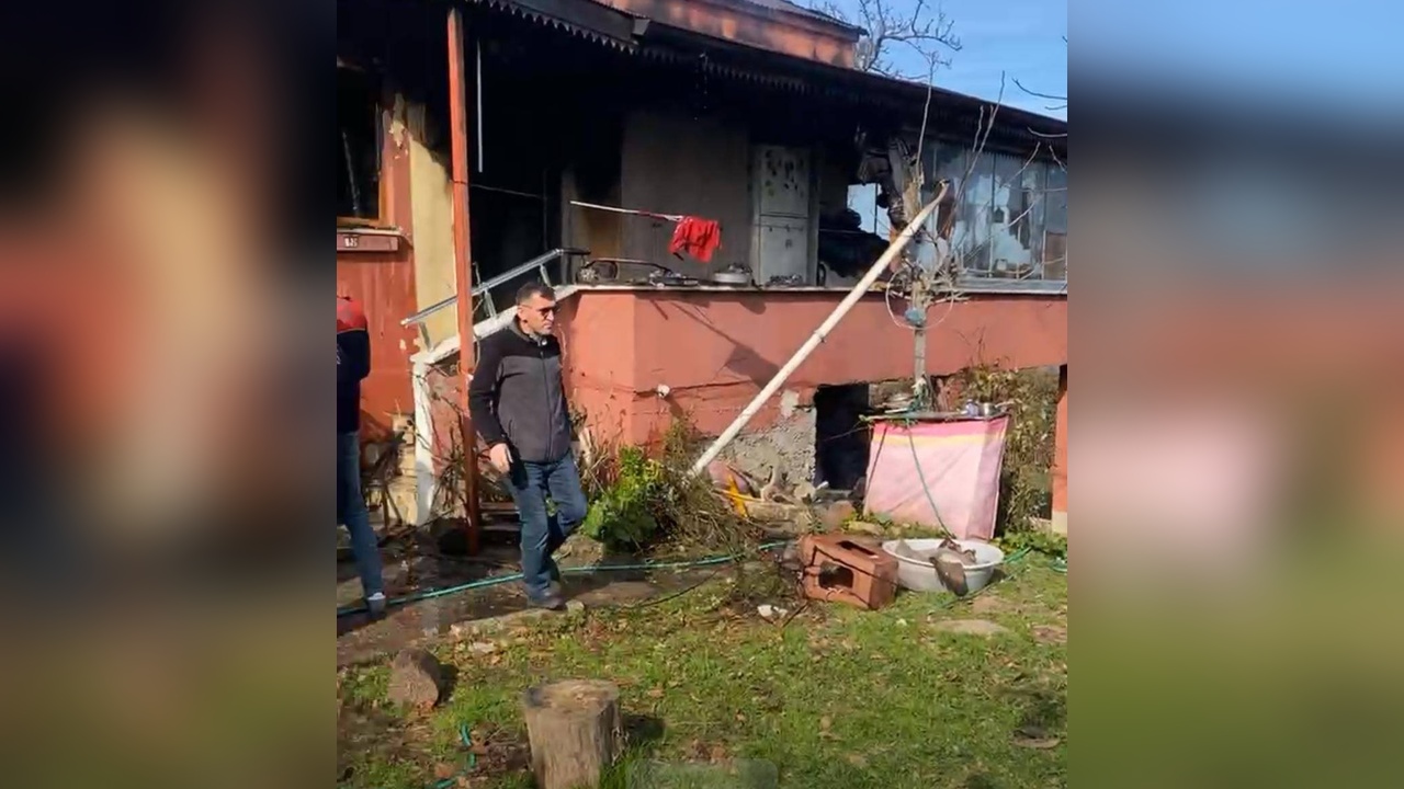 Yalnız Yaşayan Emekli Öğretmen Yangında Hayatını Kaybetti