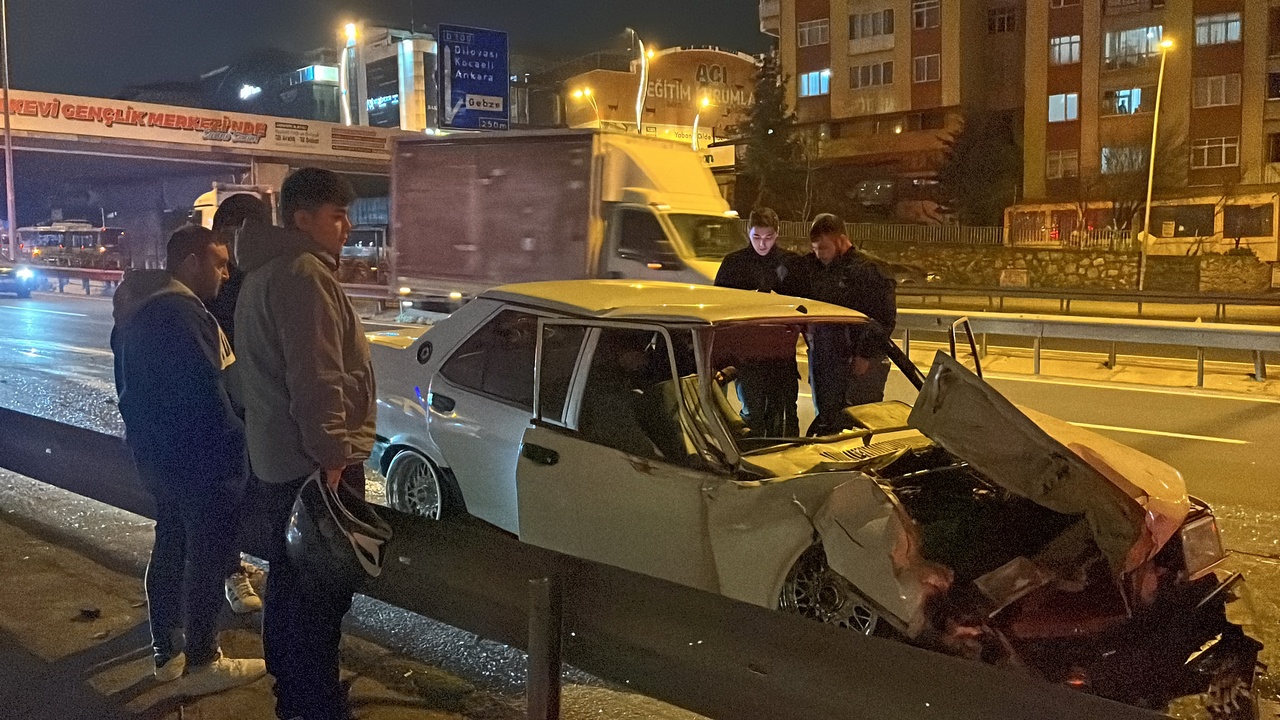 İki Otomobil Çarpıştı: İki Yaralı