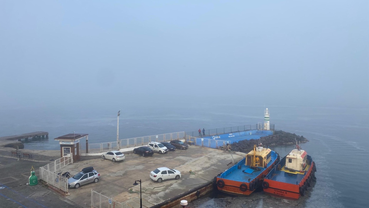 Çanakkale Boğazı'nda Gemi Trafiği Sis Nedeniyle Durduruldu