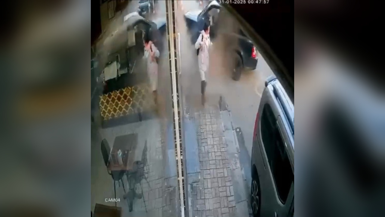 Bayrampaşa'da Cip Kazası: Bir Kişi Kurtarıldı