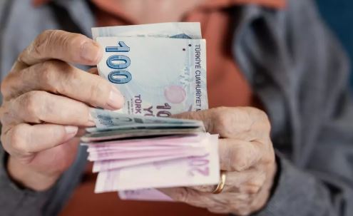Emekliler için zam farkı ödemesi tarihi belli oldu
