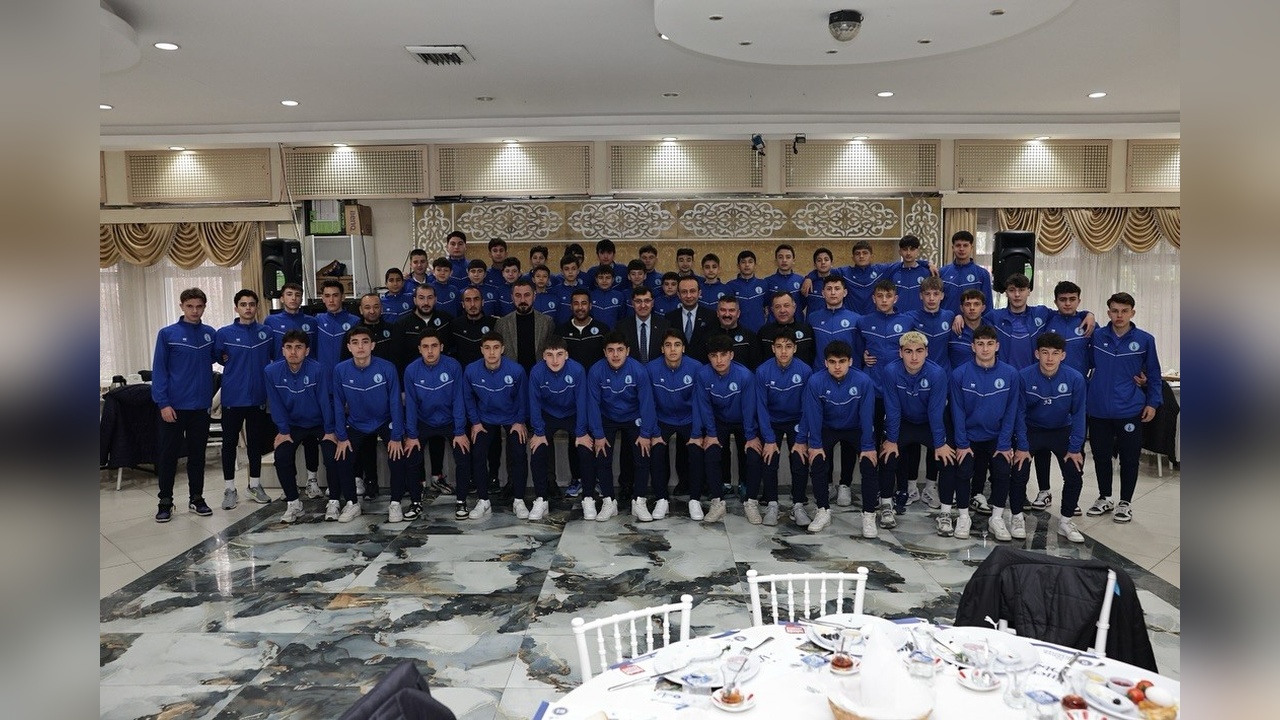 Başkan Kahveci, Altyapı Takımı ile Buluştu