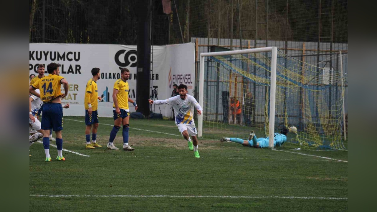 Belediye Derincespor, Menemen FK'yı 3-2 Mağlup Etti