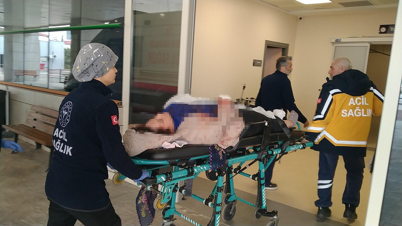 Cadde Ortasında Bıçaklı Saldırı: Tuğba Ağır Yaralı