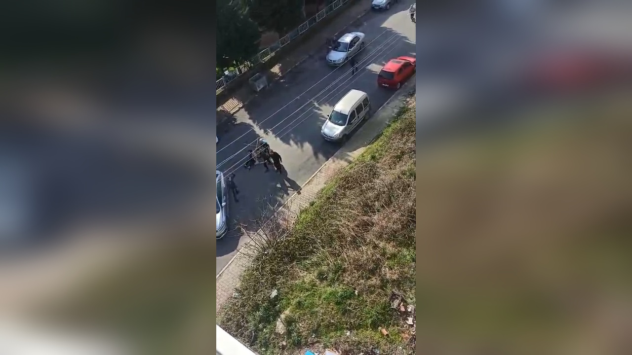 Cadde Ortasında Bıçaklı Saldırı: Tuğba Ağır Yaralı