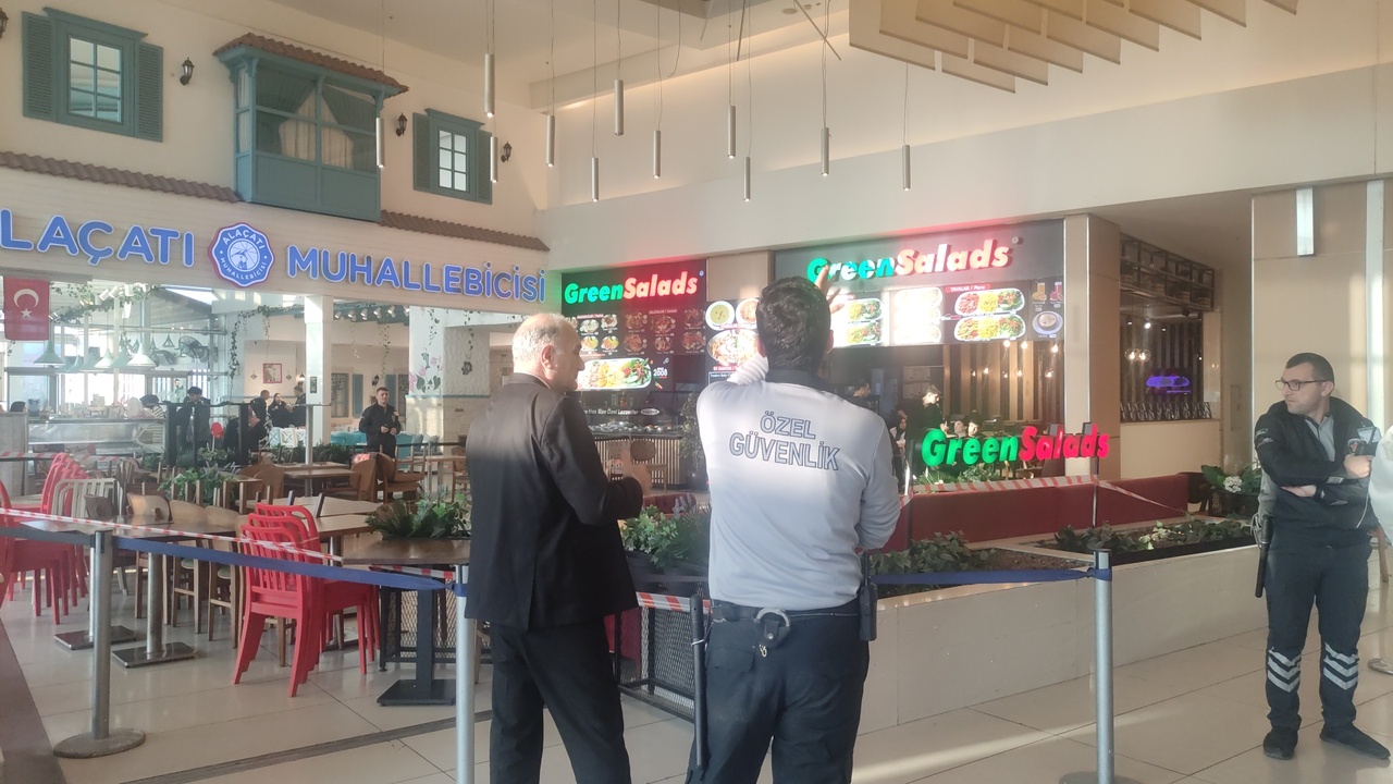 Alışveriş Merkezinde Tavan Parçası Düşmesi: Bir Vatandaş Yaralandı