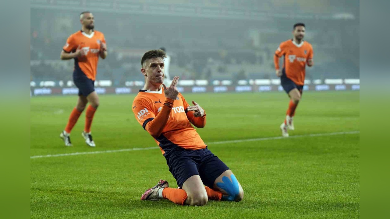Başakşehir, Samsunspor'u İlk Yarıda Geçti