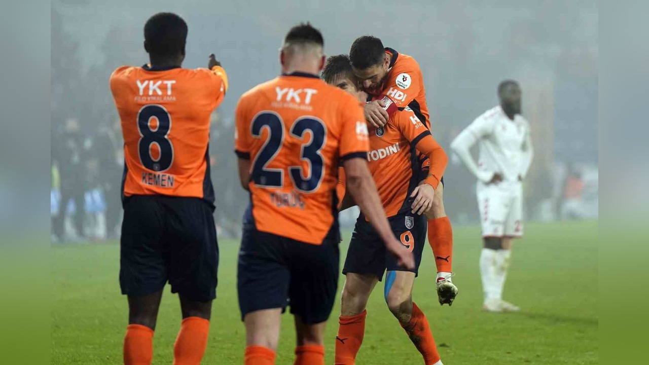 Başakşehir, Samsunspor'u Farklı Geçti