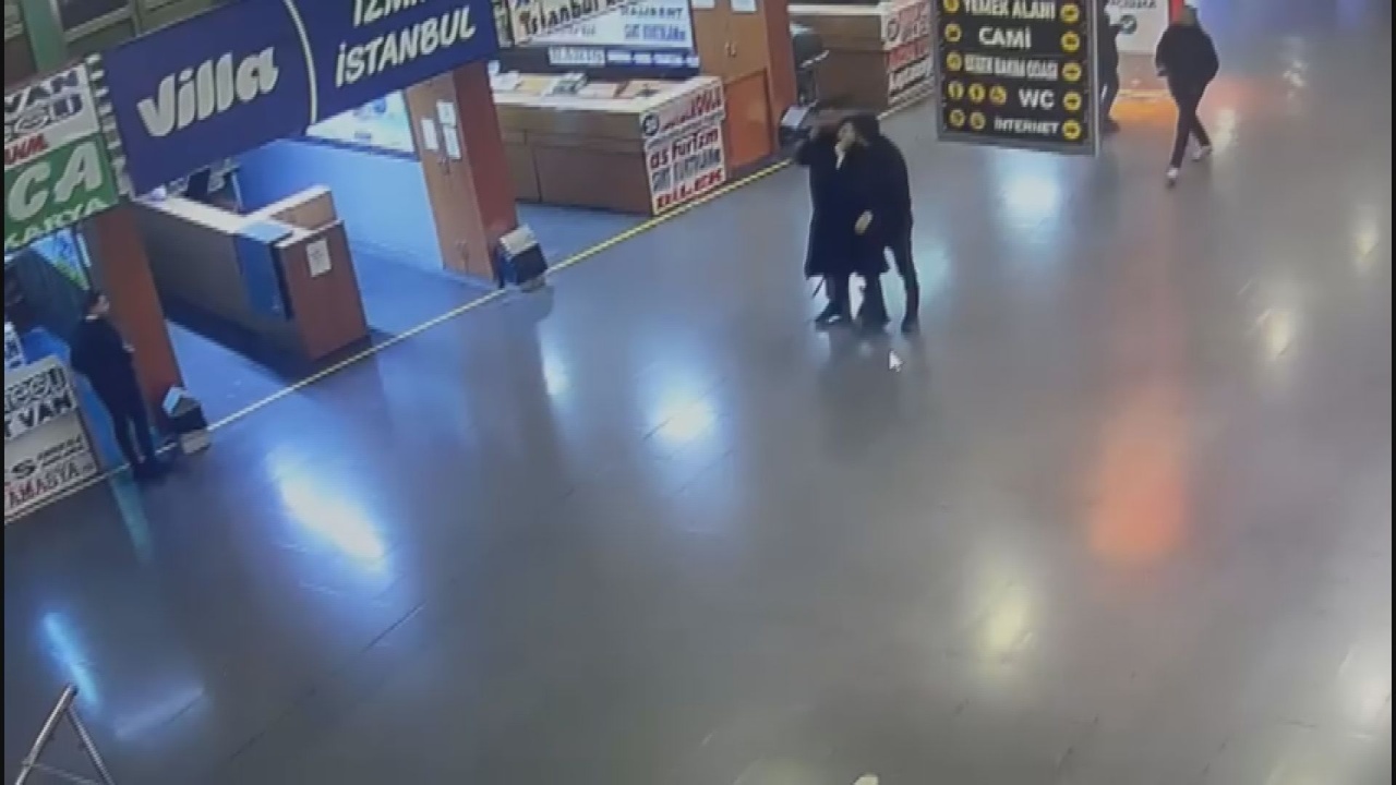 Eyüpsultan'da Aile Katliamı Şüphelisi Güvenlik Kamerasında Yakalandı